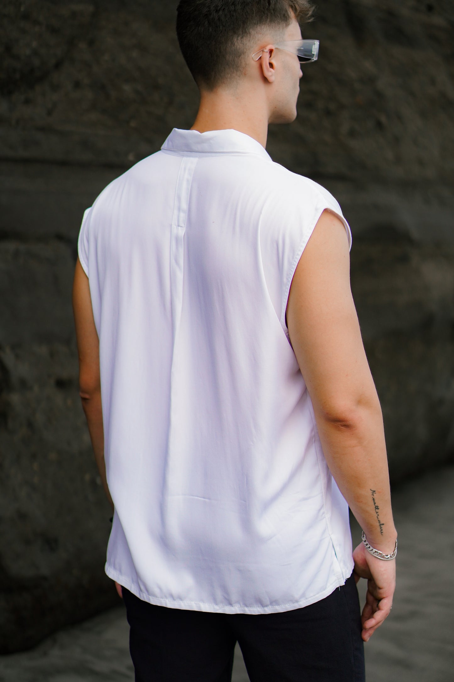 Jhony Sleeveless Shirt