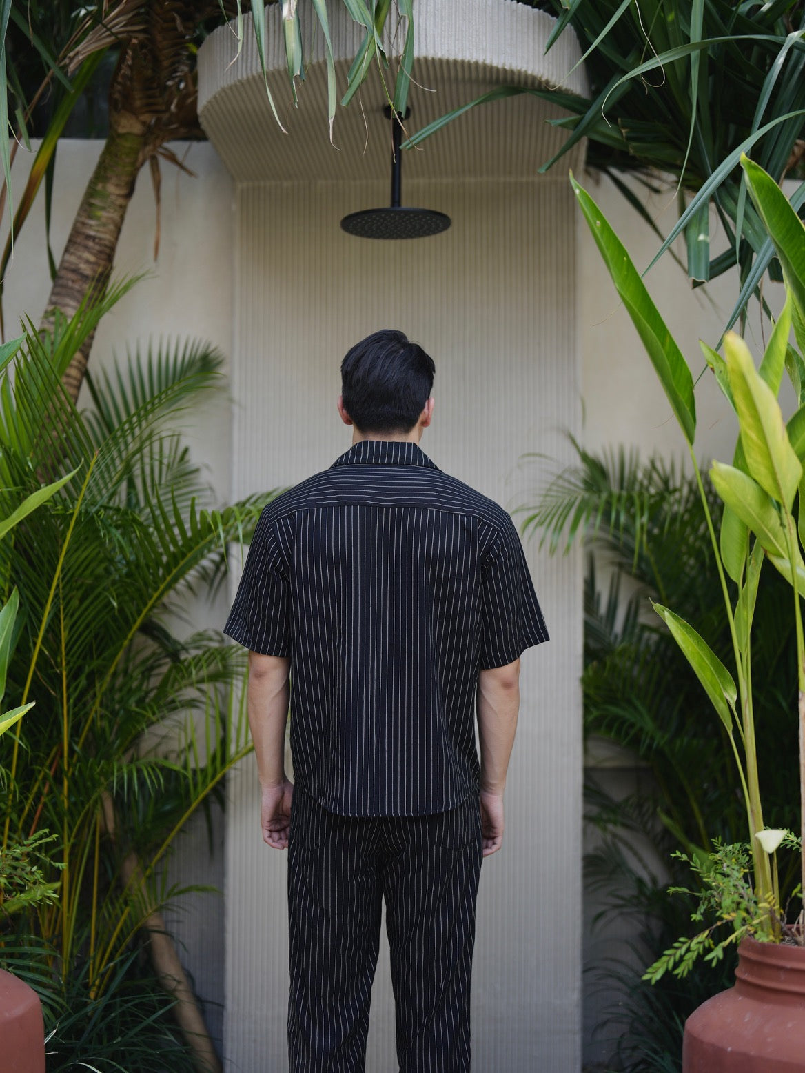 Kemeja Linen Bozzaline - Hitam