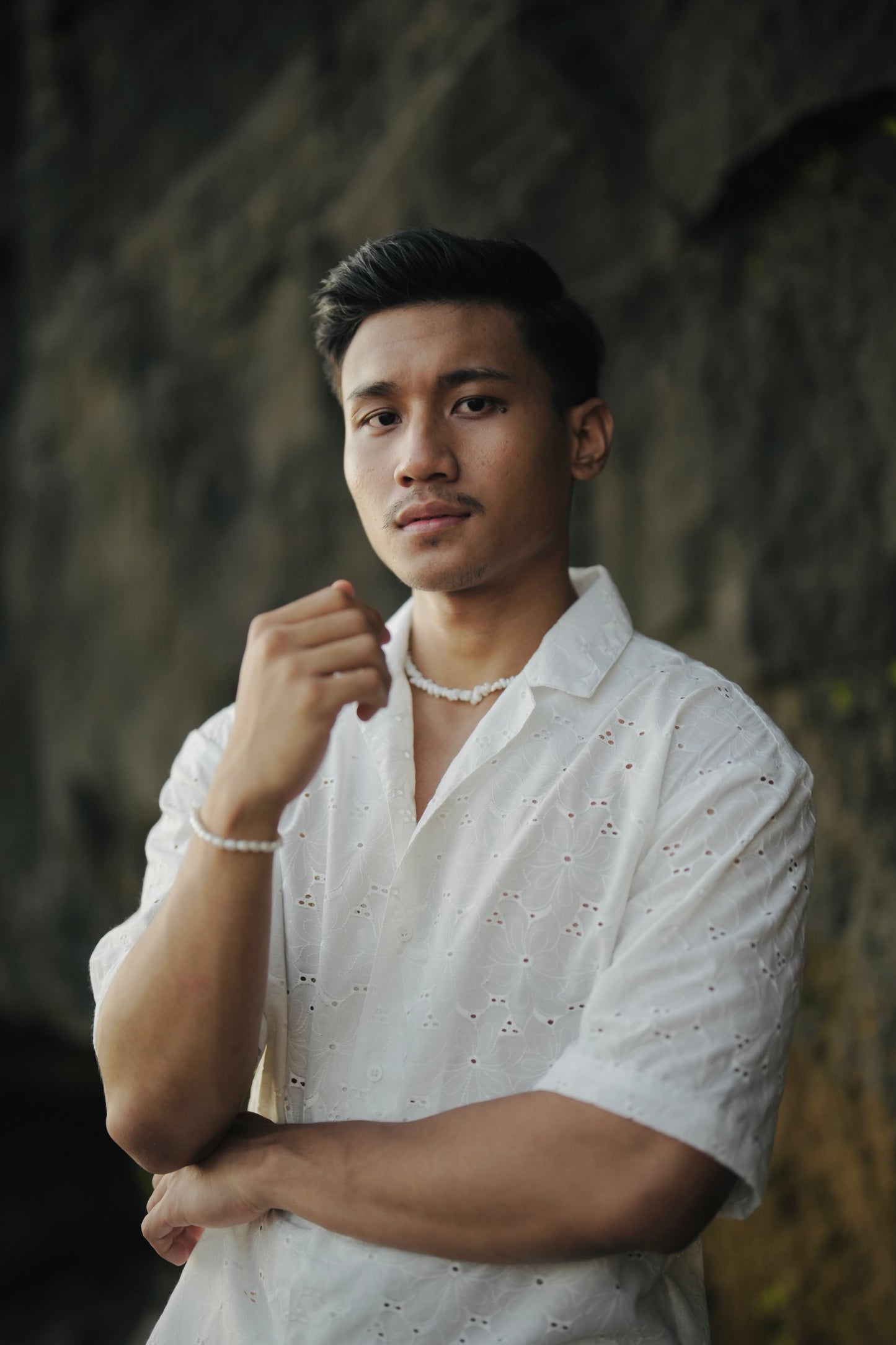 Kalung Batu Putih Musim Panas