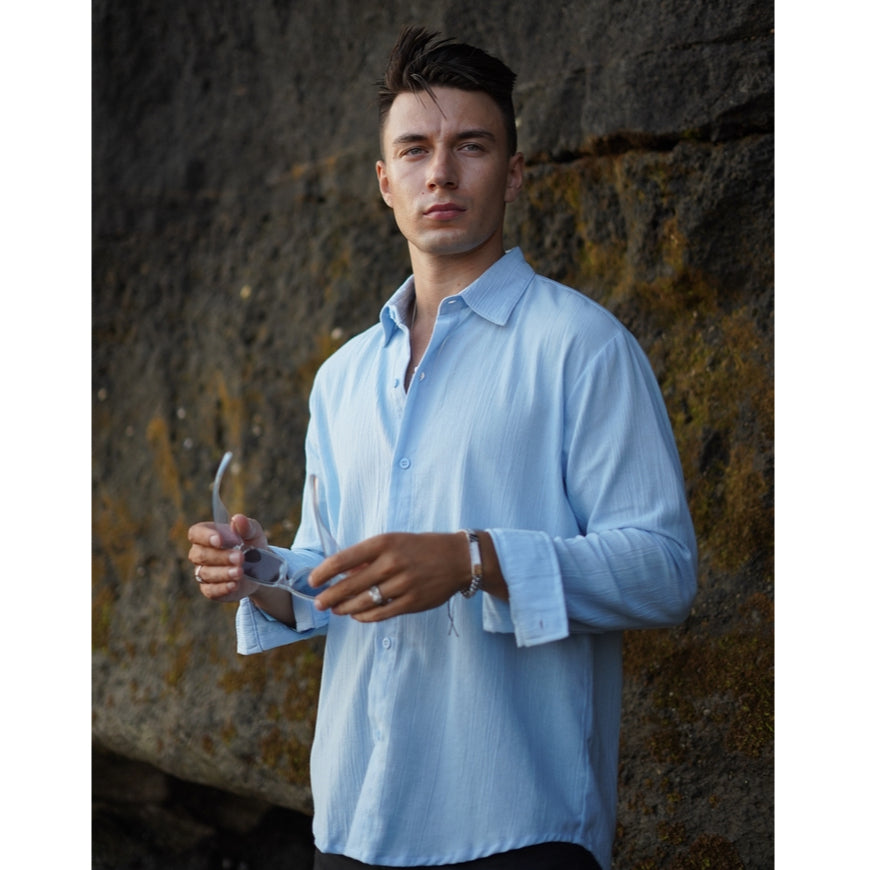 BEACHWELL Kemeja Pria Lengan Panjang Linen Krinkel Biru Muda - Kemeja Luca Series Baby Blue
