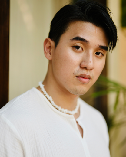 Kalung Batu Putih Musim Panas