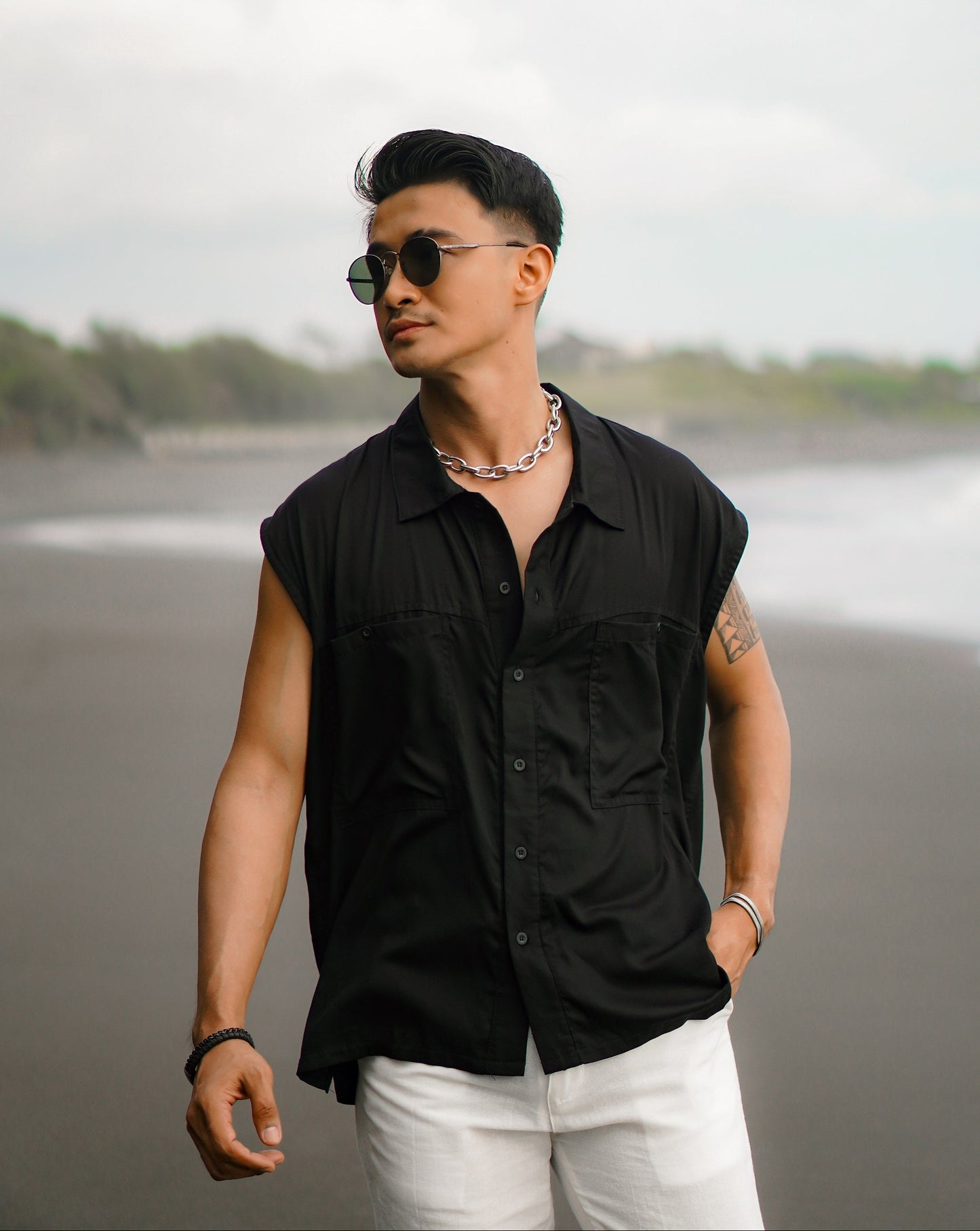 Kemeja Tanpa Lengan Jhony - Putih