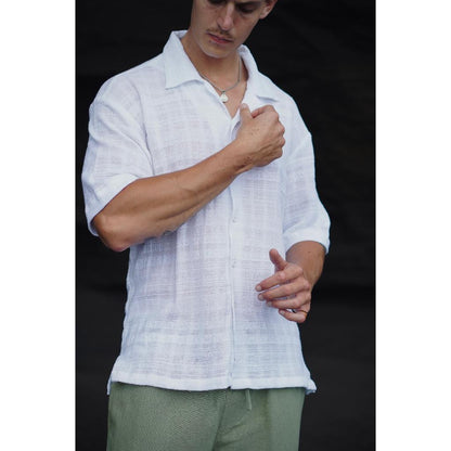 BEACHWELL Kemeja Pria Putih Katun Salur oversized Lengan Pendek - Aomo shirt